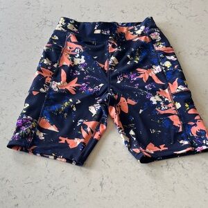 NWOT Pop Fit Navy Floral Active Shorts with Coral Accents size Medium